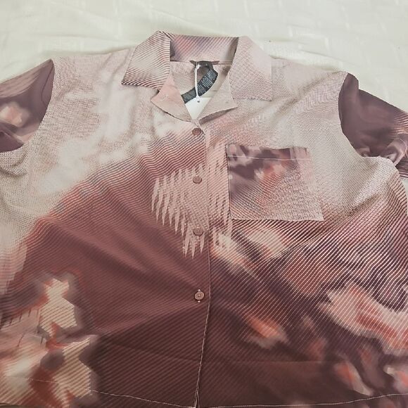 Lululemon Team Canada Stylish Brown and Cream Button-Up Shirt - Picture 16 of 16